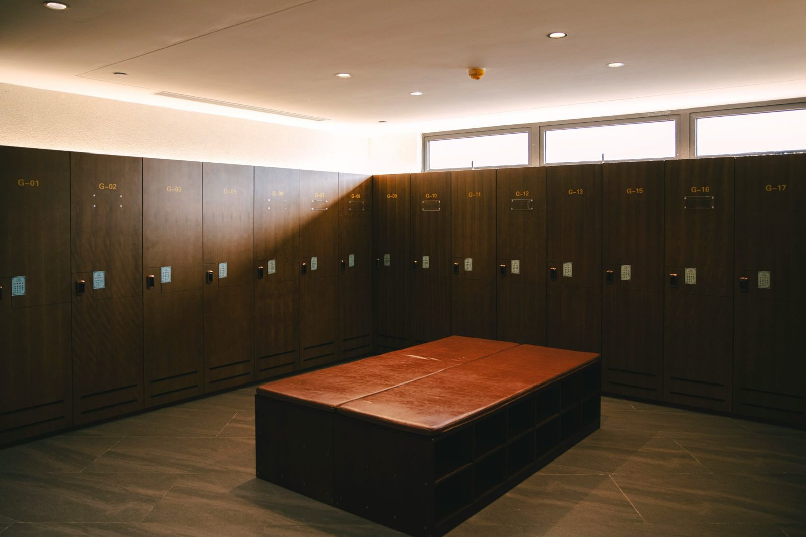 Kleedkamer voor de voetbalwedstrijd, het moment van de laatste maaltijd en de hydratatie
